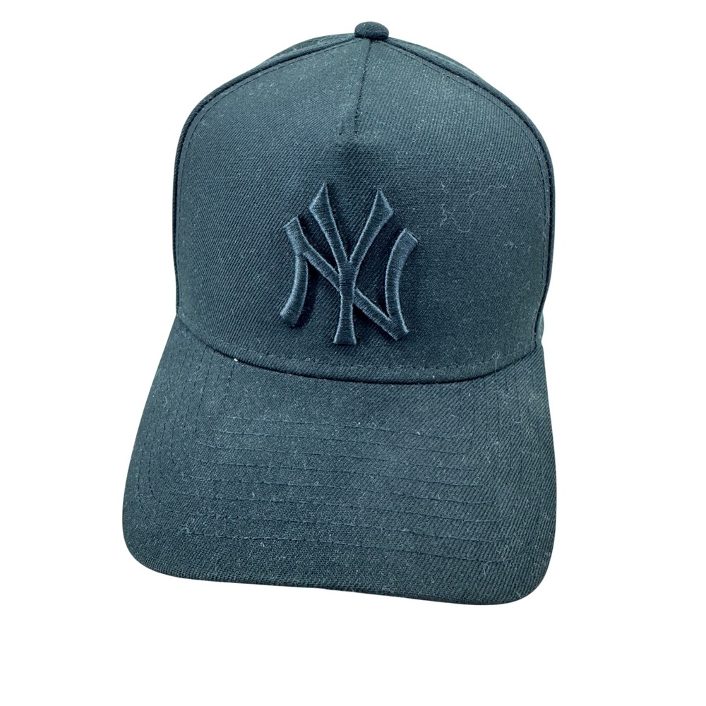 New Era New York Yankees Black on Black Hat Mens Black Snapback Embroidered Cap